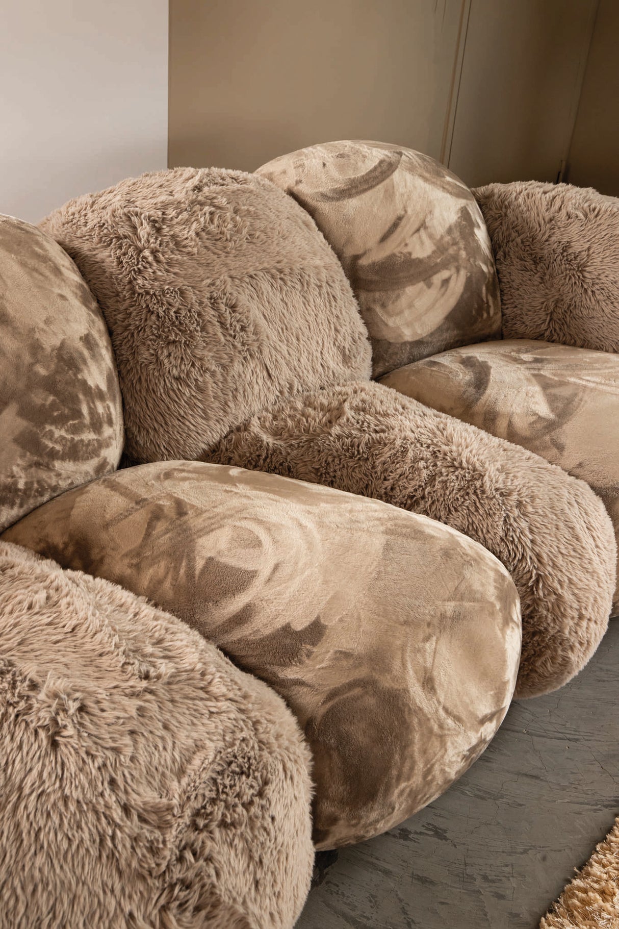 Lush Taupe - Gebogen Designbank met Luxe Textuur - PTMD