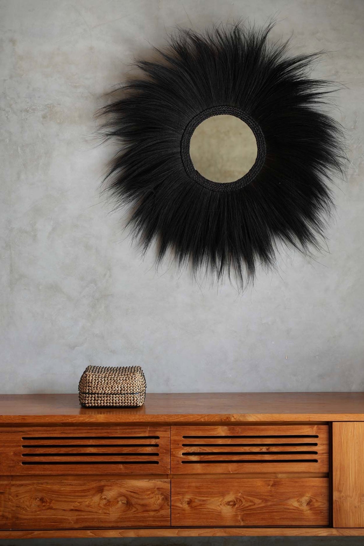 Coconut Shell Mand (L) / Bazar Bizar