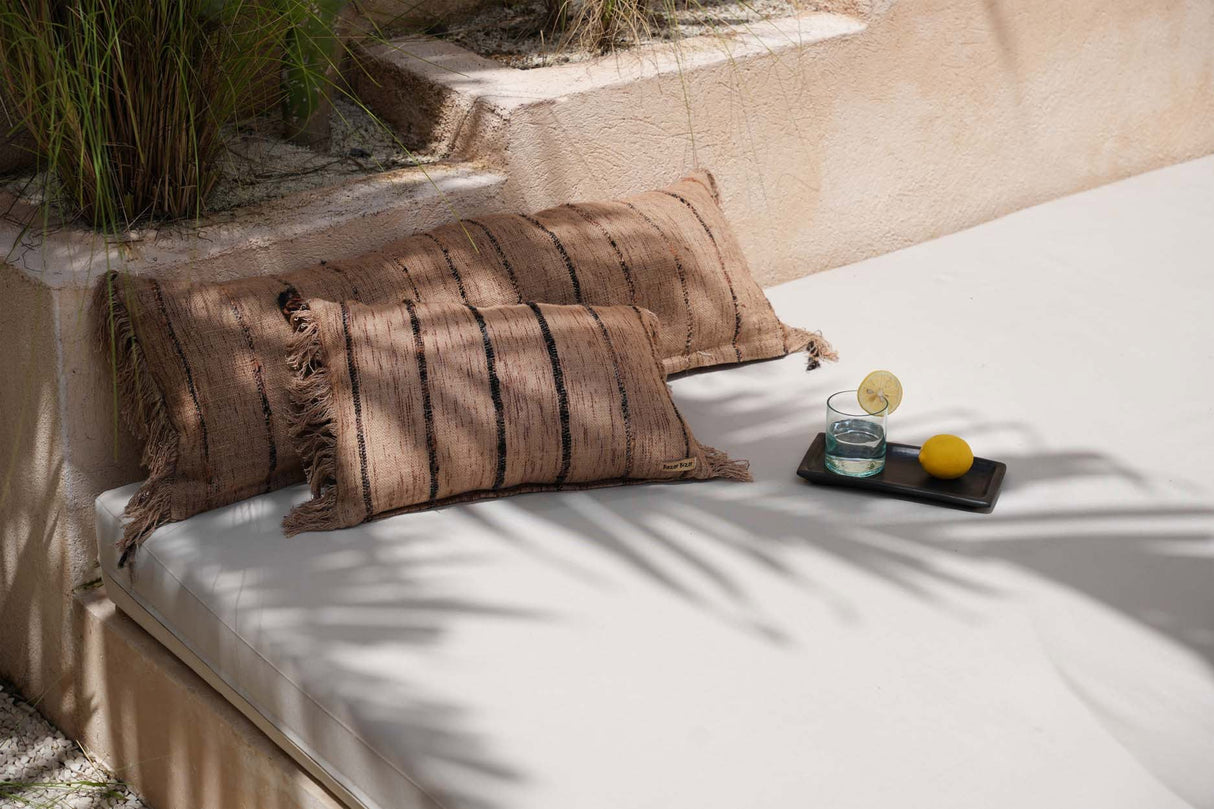 Oh My Gee Kussenhoes Beige Black (35×100) / Bazar Bizar