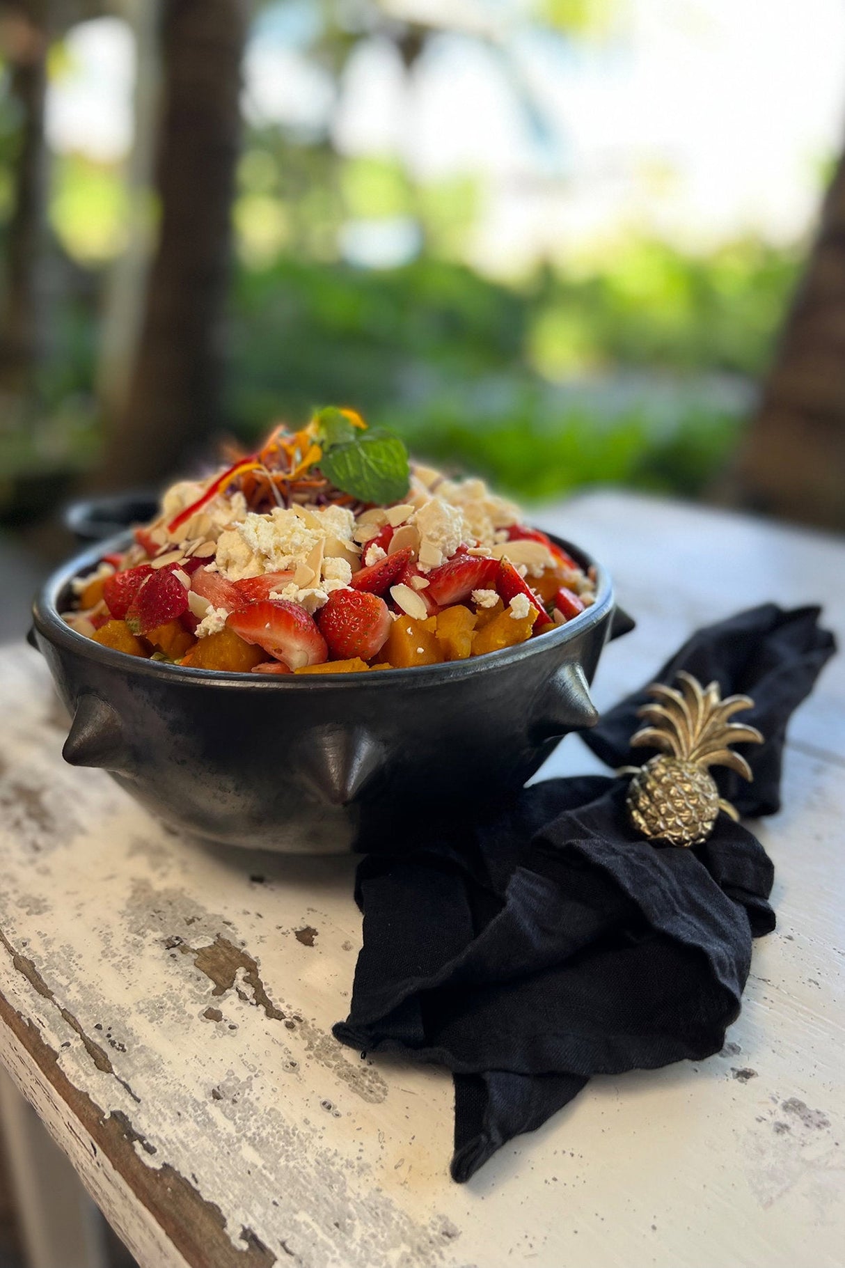 Burned Ethnic Kom / Bazar Bizar