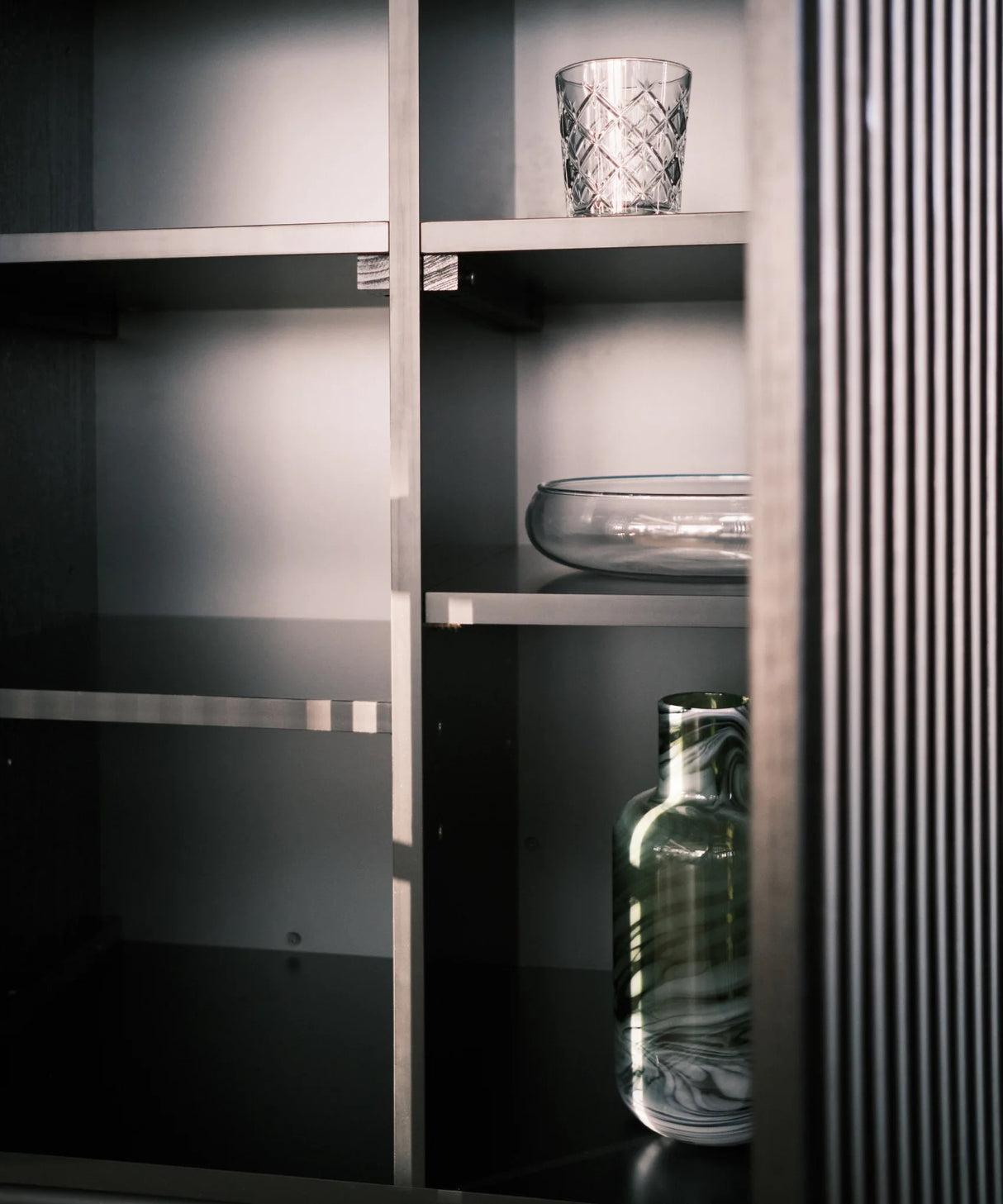 Louvre Kast – Black Oak / Njordec