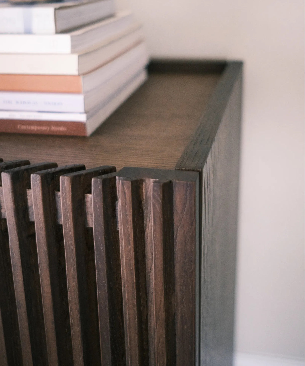 Louvre Kast – Smoke Oak / Njordec