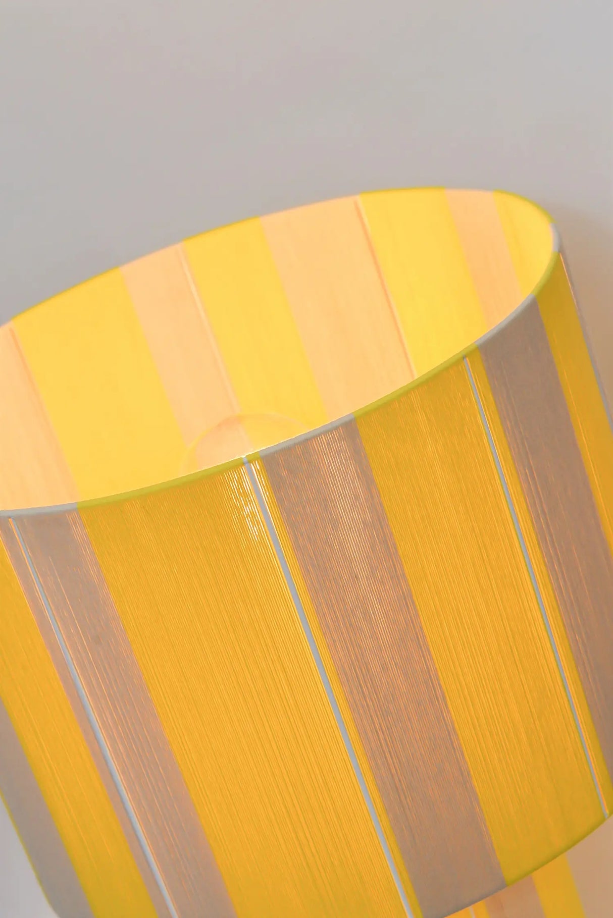 L’Élégante jaune / Les Belles Allumées