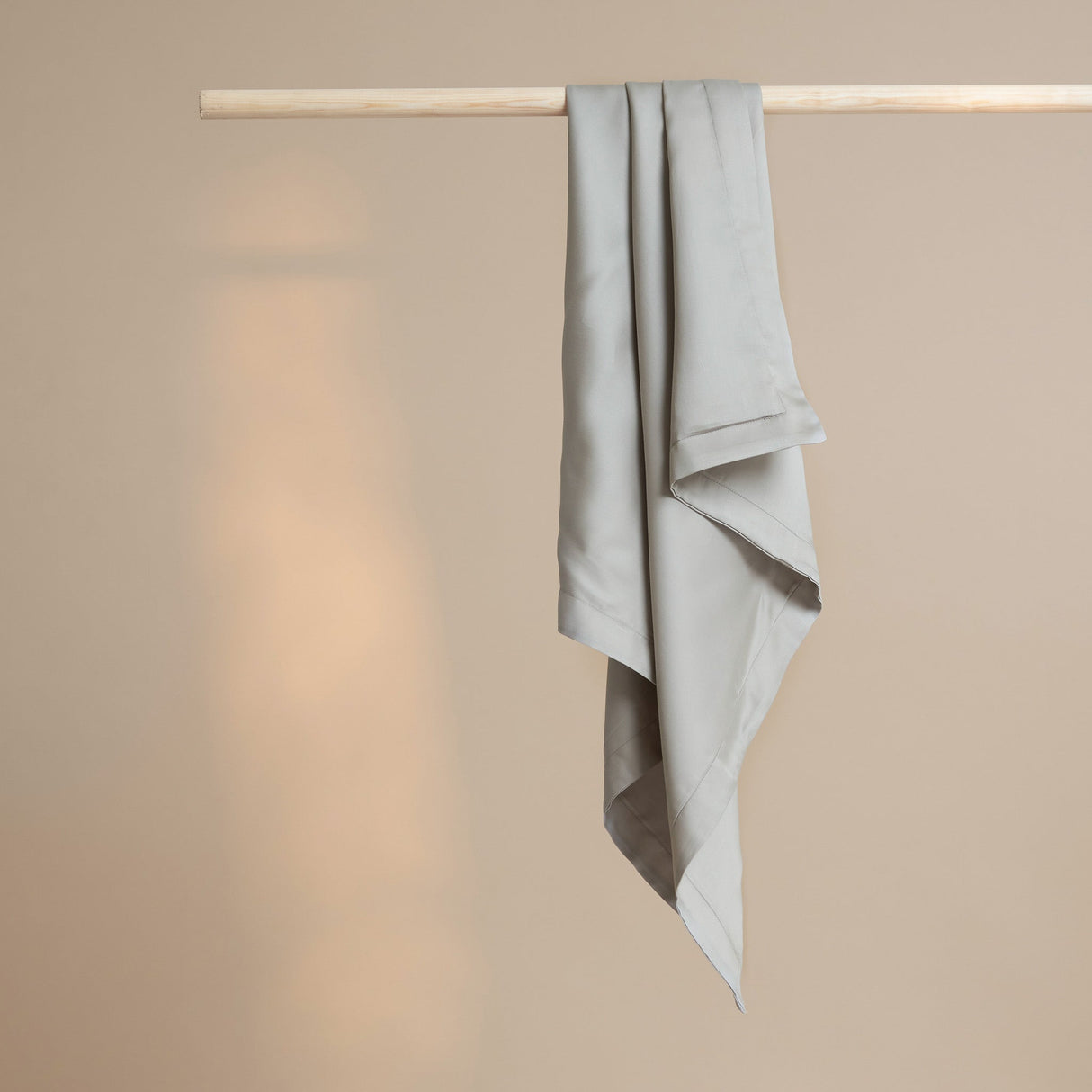 Satijn Kussensloop – Taupe / Coco & Cici