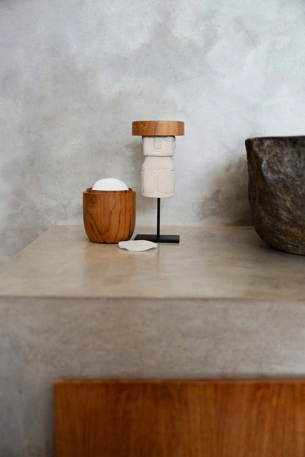 Sumba Steenbeeld op Standaard / Bazar Bizar