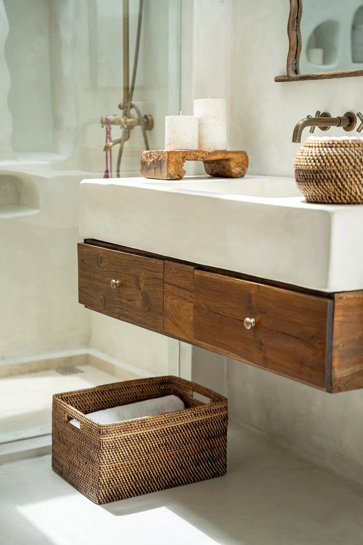 Colonial Magazine Mand (L) / Bazar Bizar