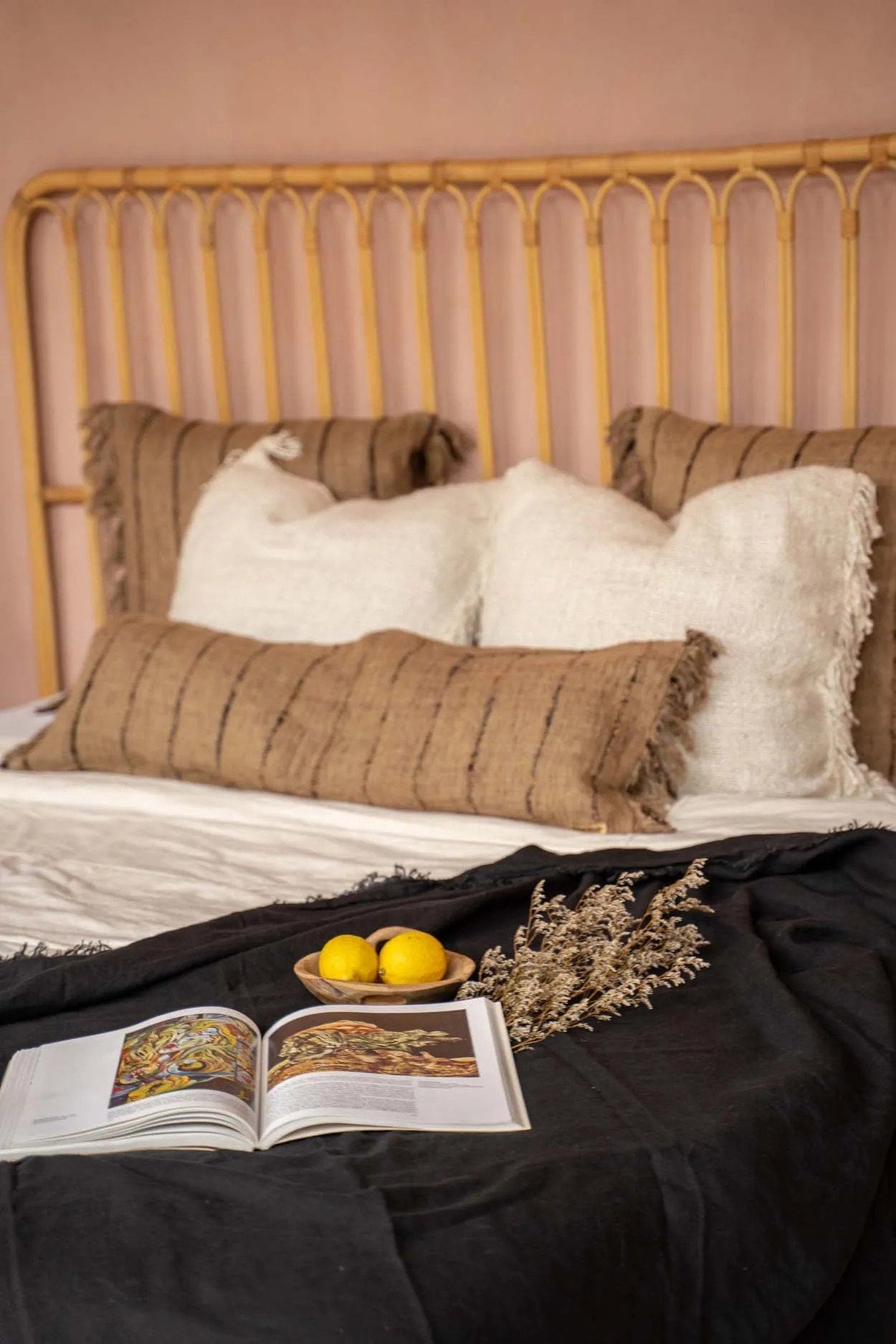 Oh My Gee Kussenhoes Beige Black (35×100) / Bazar Bizar