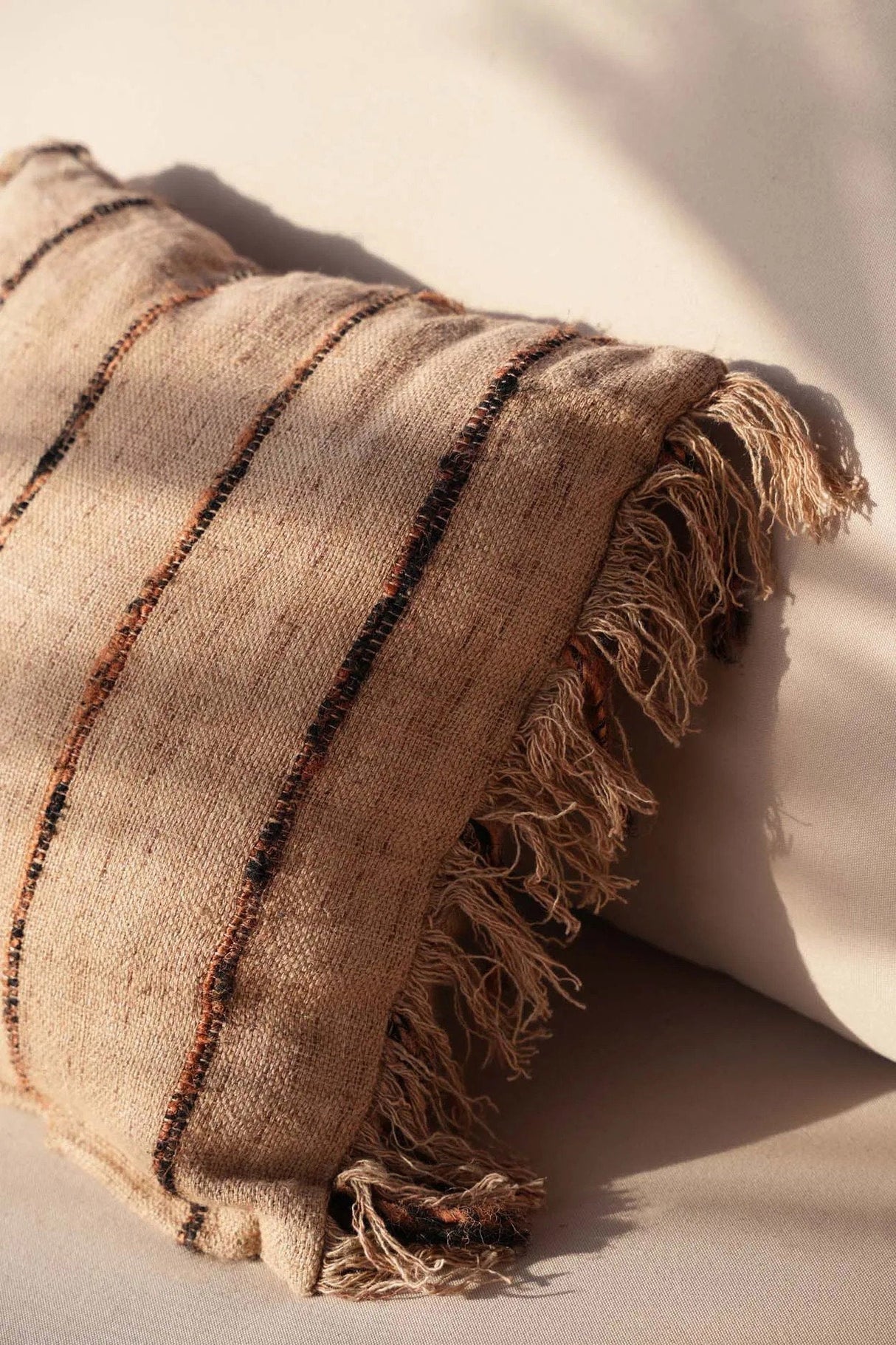 Oh My Gee Kussenhoes Beige Black (40×40) / Bazar Bizar