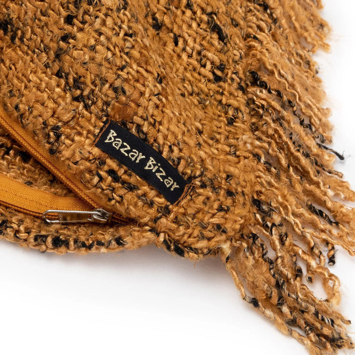 Oh My Gee Kussenhoes Cinnamon Zwart (35×100) / Bazar Bizar