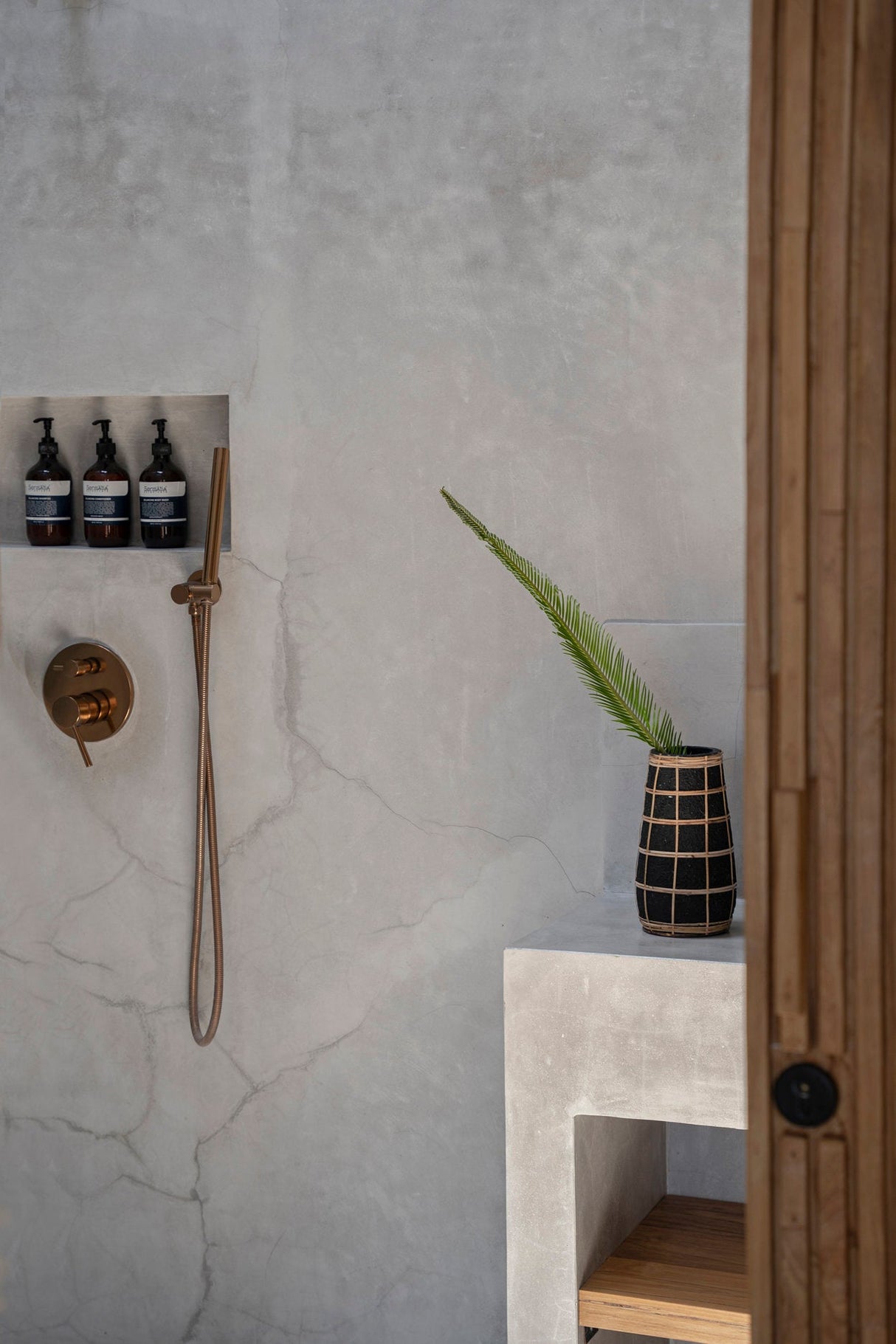 Cuty Vaas (M) / Bazar Bizar