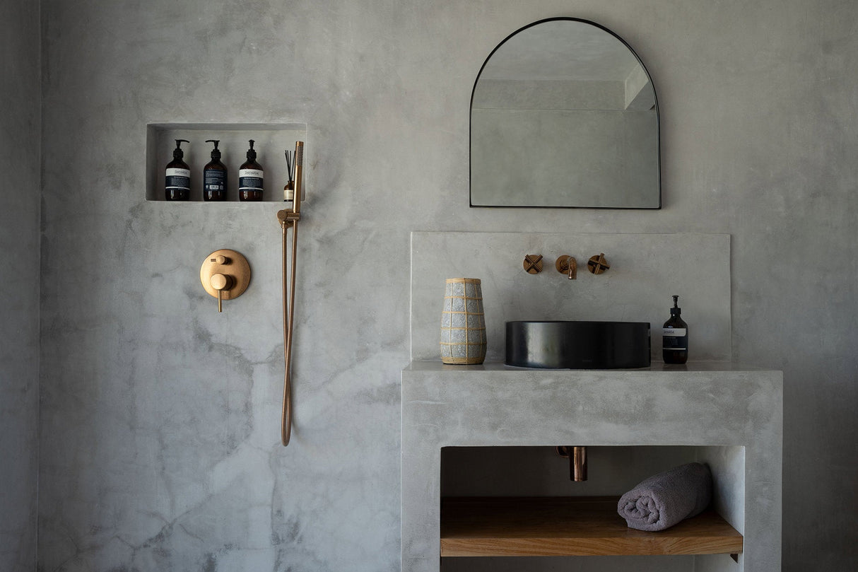 Cuty Vaas (L) / Bazar Bizar