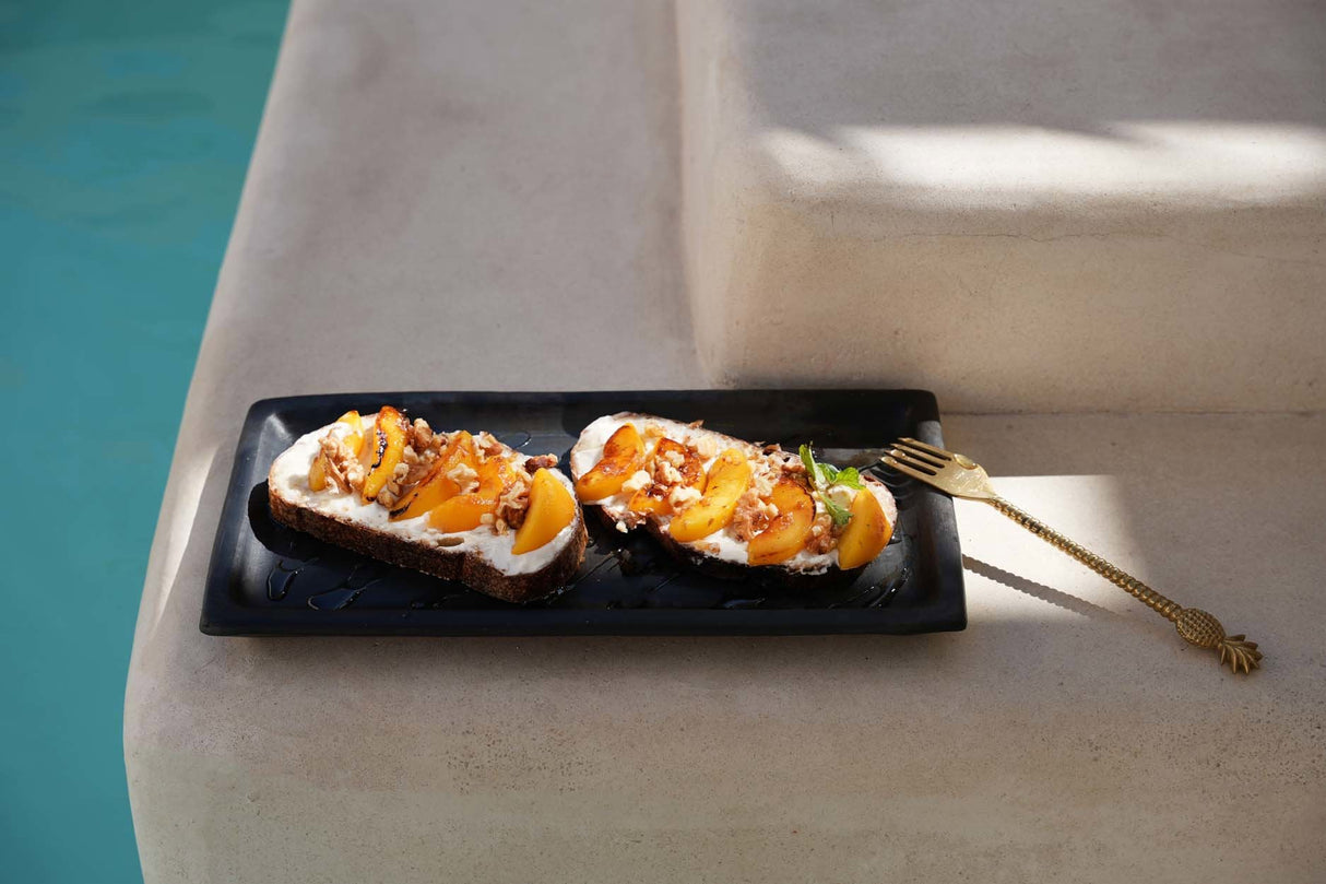 Sushibord Gebrand (L) / Bazar Bizar